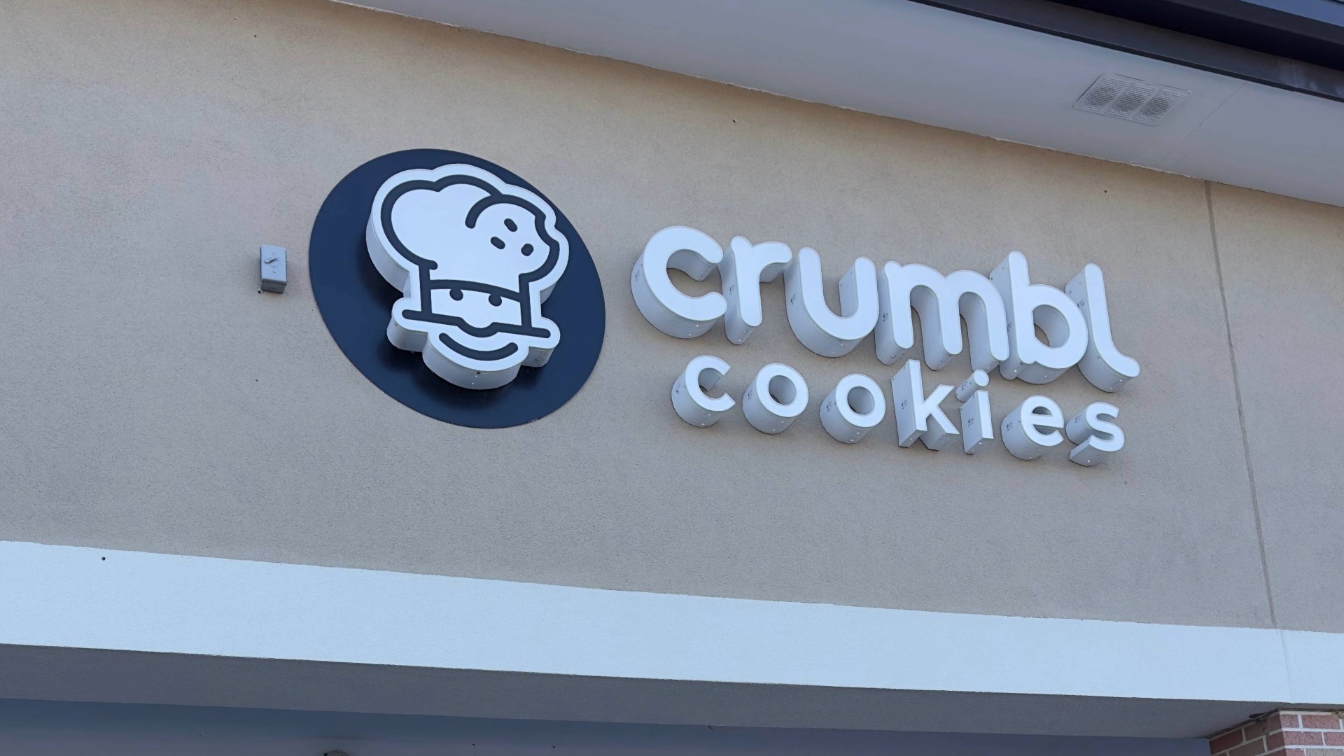 Crumbl Cookies Franchise Cost, Profit & FDD Guide 2025