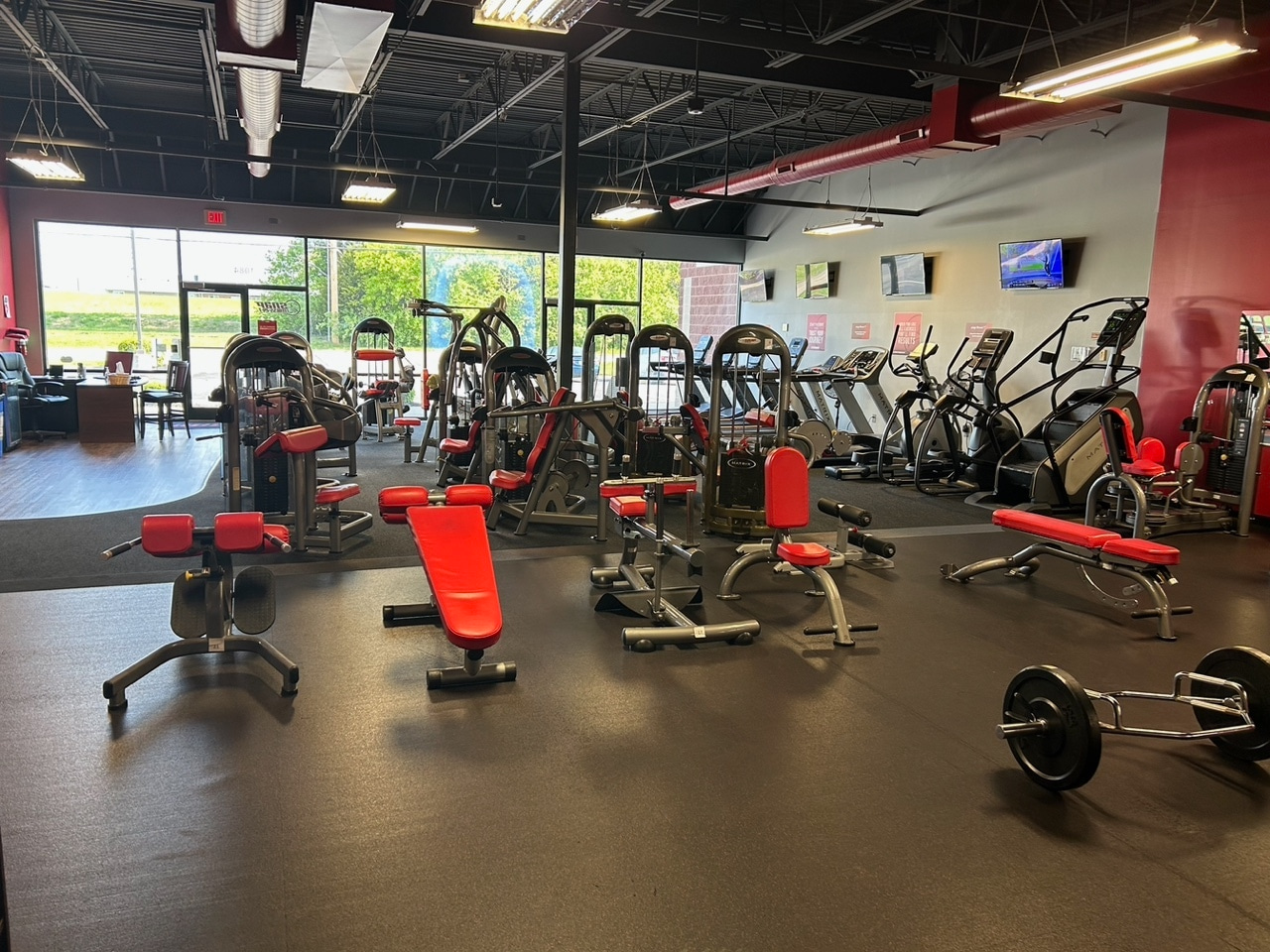Thriving 16yr Strong Neighborhood GYM & Fitness Center